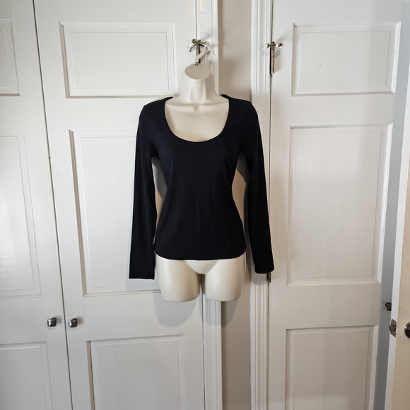 Old Navy Tops - Old Navy Black Long Sleeve Women's Tee